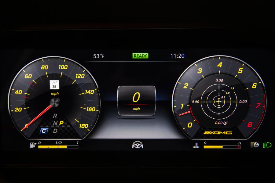 Панель приборов Mercedes-AMG E53 4Matic+ 2018 года  (NA) (фото 28 из 40)